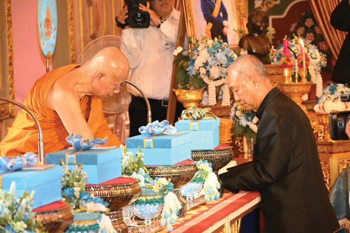 สดจากหน้าพระ