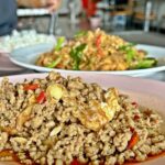 อ้วนผอมสเต๊กจานดาวเทียม ร้านคู่ตำนานตลาดสามย่าน
