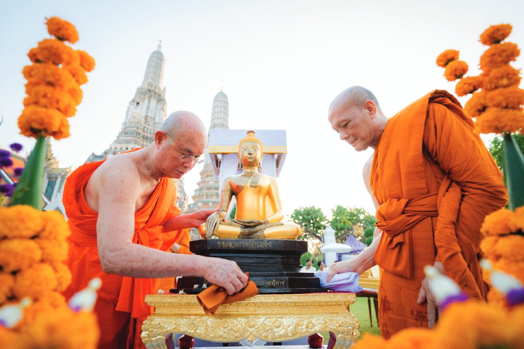 สดจากหน้าพระ