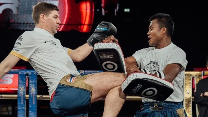 Steven Gerrard visits Rajadamnern, trains Muay Thai with Buakaw