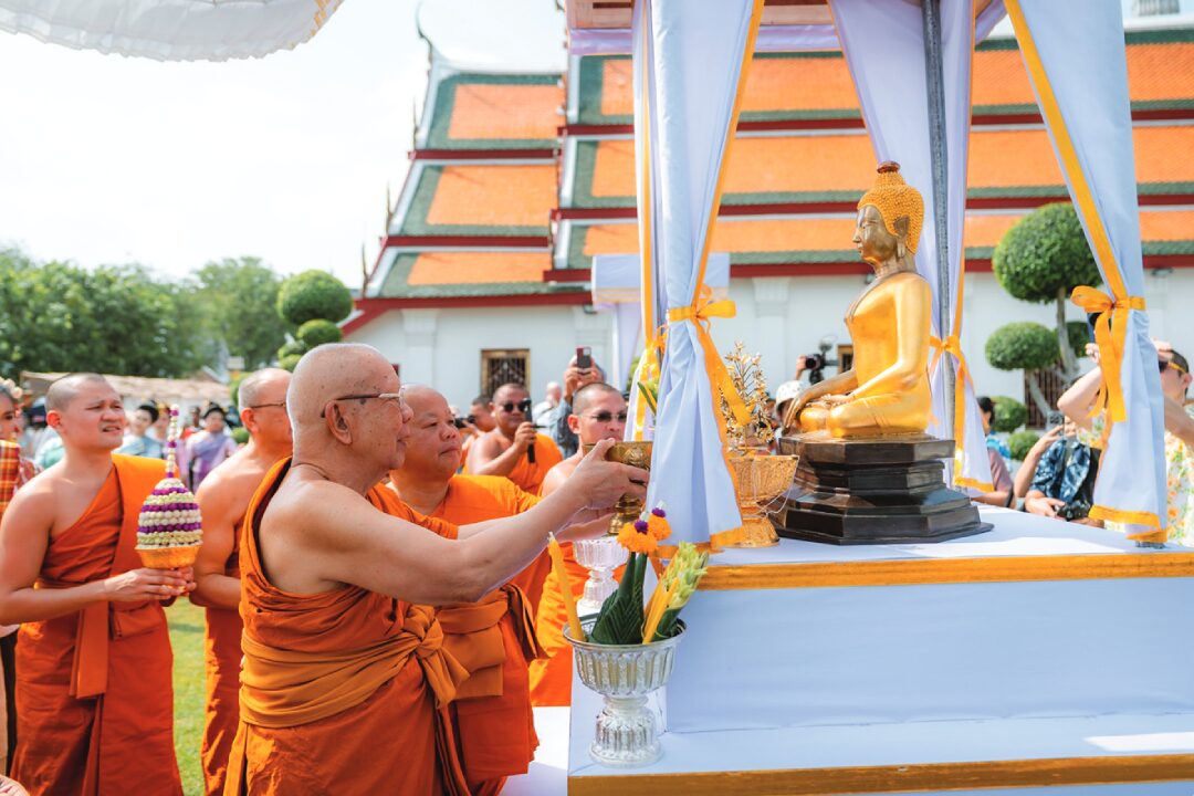 สดจากหน้าพระ