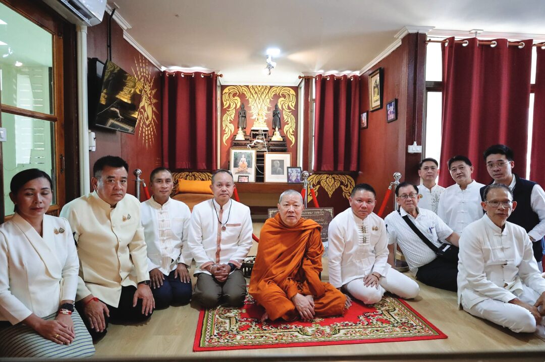สดจากหน้าพระ