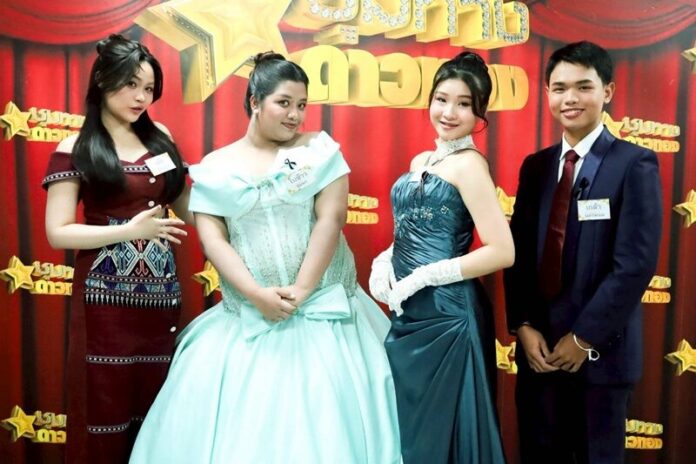 แซ็ค ชุมแพ คืนไมค์โชว์สุดมันส์ จัดเต็ม 4 เพลงฮิต พร้อมศึกเดือดลูกทุ่งดาวรุ่ง