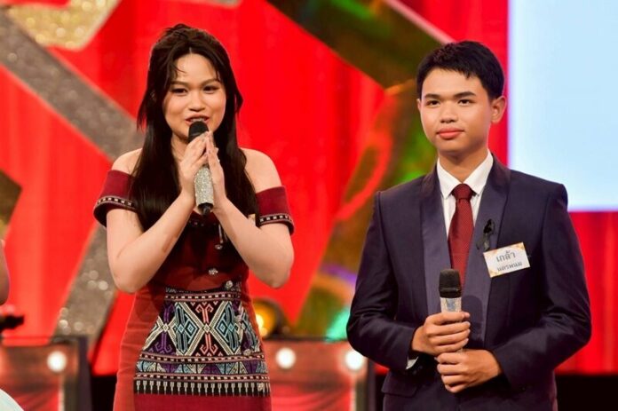 แซ็ค ชุมแพ คืนไมค์โชว์สุดมันส์ จัดเต็ม 4 เพลงฮิต พร้อมศึกเดือดลูกทุ่งดาวรุ่ง