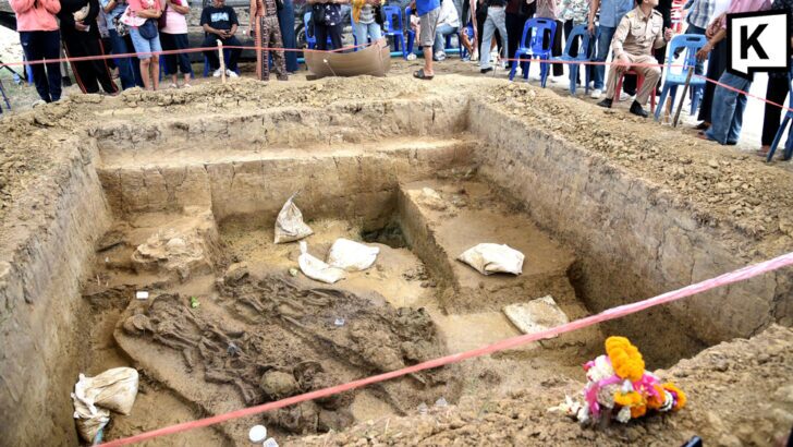 Ancient drums and skeletons found at Phetchaburi site