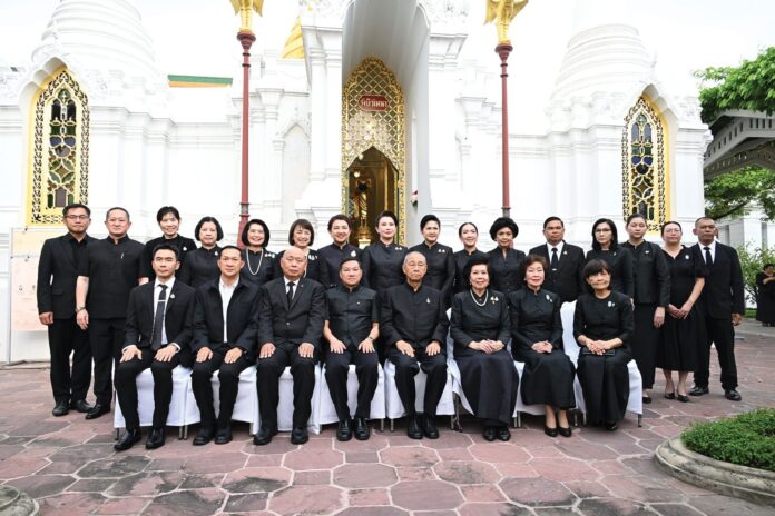 สดจากหน้าพระ