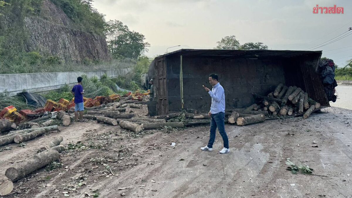 Rubber Truck Loses Brakes on Downhill Grade Near Phu Thon Shrine, Highway 304: One Dead, Two Injured