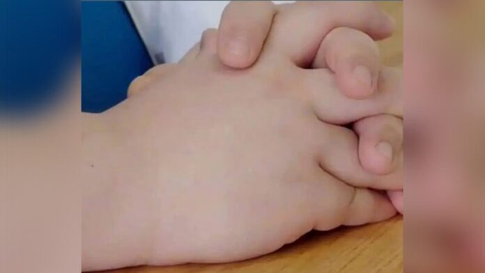 มือ