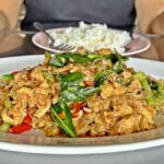 อ้วนผอมสเต๊กจานดาวเทียม ร้านคู่ตำนานตลาดสามย่าน