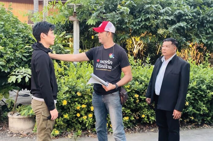 เบื้องหลังมายา