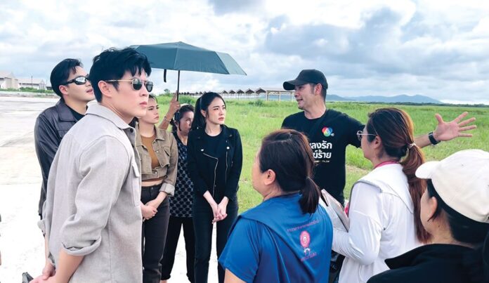เบื้องหลังมายา