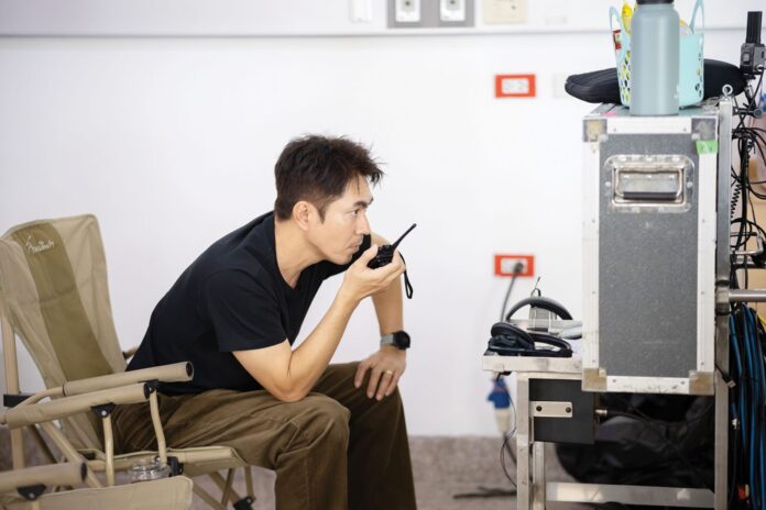 เบื้องหลังมายา