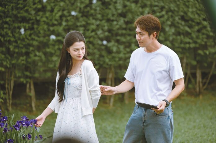 เบื้องหลังมายา