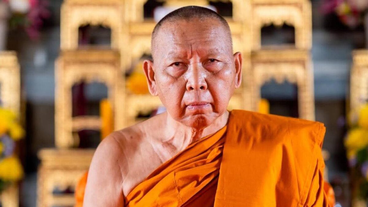 โปรดแต่งตั้ง พระพรหมวชิรดิลก เป็นเจ้าอาวาสวัดป่าแสงอรุณ พระอารามหลวง