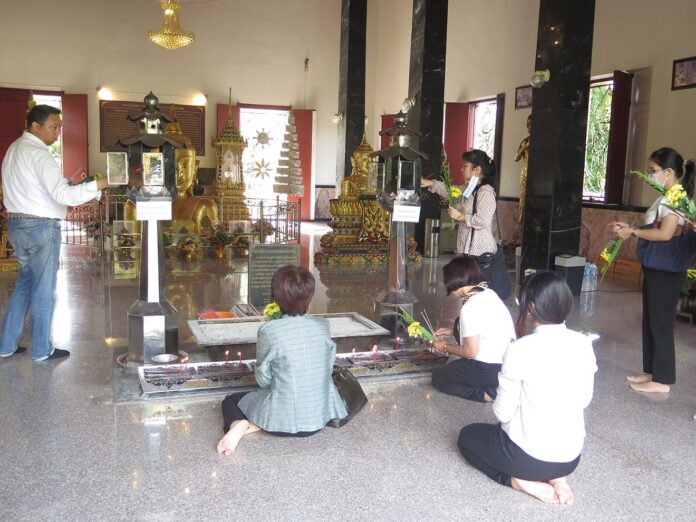 เที่ยววัด-วันหยุด
