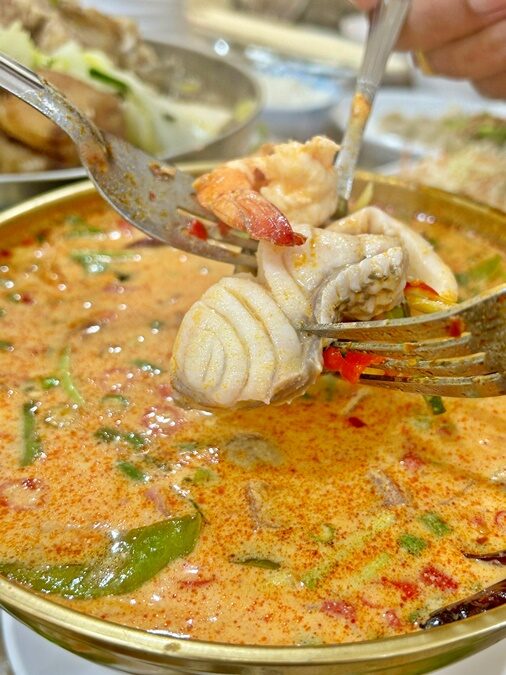 นายหน่องข้าวต้มปลา เครื่องแน่นสดเด้งฉ่ำ ซุปหอมอร่อยไม่คาว