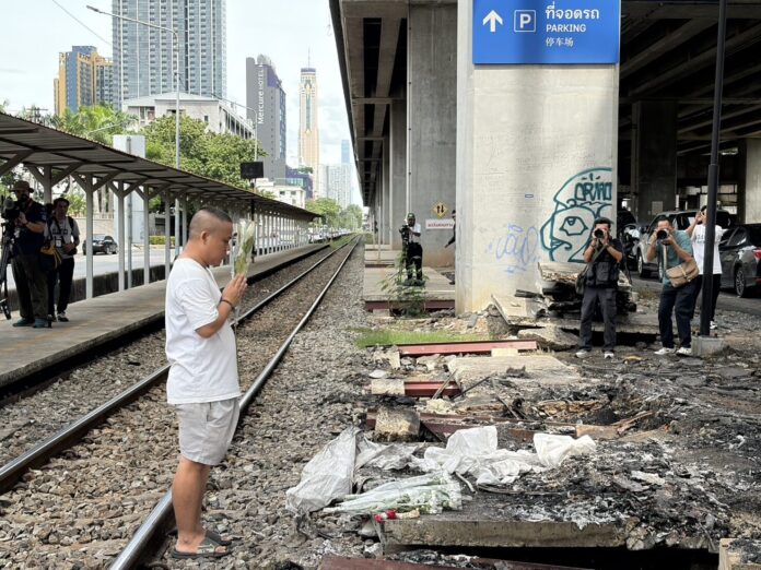 รถไฟชนรถเมล์