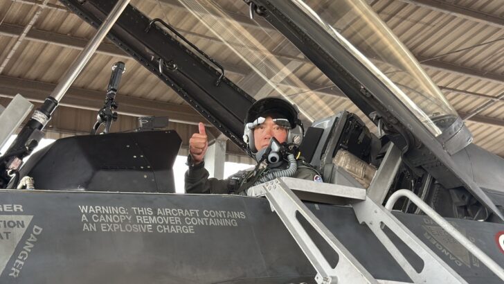 Supreme commander joins F-16 patrol flight to inspect border areas