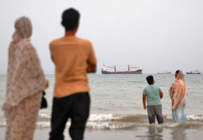 ภาพถ่ายเรือในช่องแคบฮอร์มุซ ใกล้ชายหาดบันดาร์อับบาส ประเทศอิหร่าน เมื่อวันที่ 22 พฤษภาคม 2026