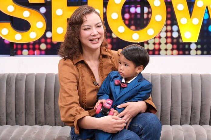 บุ๋ม ควงลูกชาย เปิดใจโดนด่าหิวแสง แจงปมเด็กเส้น เตรียมรับยศว่าที่พันโทหญิง 