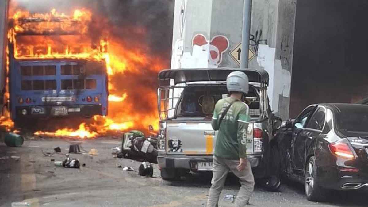 Six Dead in Train-Bus Collision at Airport Link Makkasan Station
