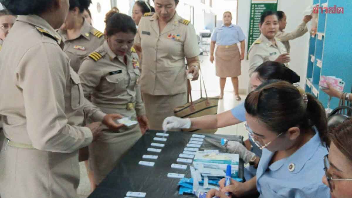 ท่าแซะ ปิดประตูห้องประชุม ตรวจฉี่ กำนัน-ผู้ใหญ่บ้าน 116 หมู่บ้าน แบบไม่มีแจ้งล่วงหน้า
