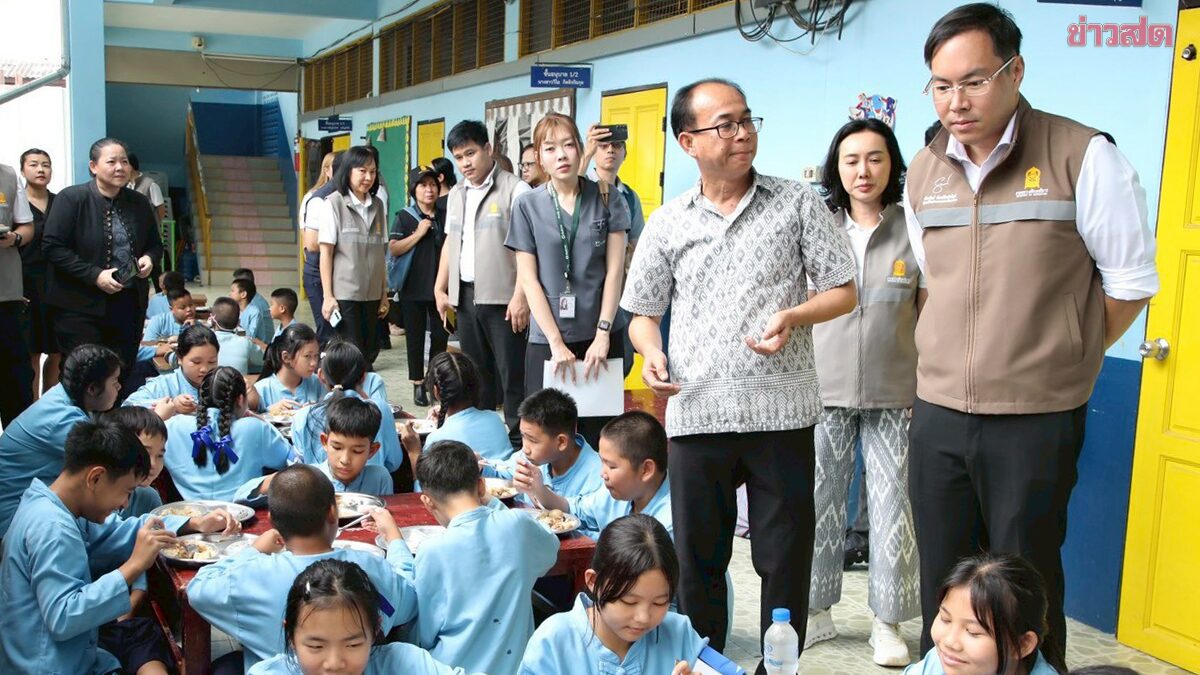 รมช.อัครนันท์ พานักโภชนาการ ย่องสุ่มตรวจมาตราฐาน อาหารกลางวัน-นม โรงเรียน