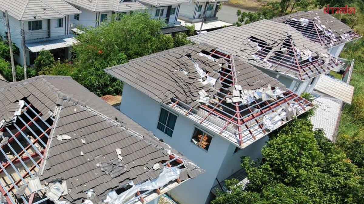 Disaster Agency Assesses Damage as Severe Storm Batters Lat Krabang Housing Estate, Destroying 17 Roofs
