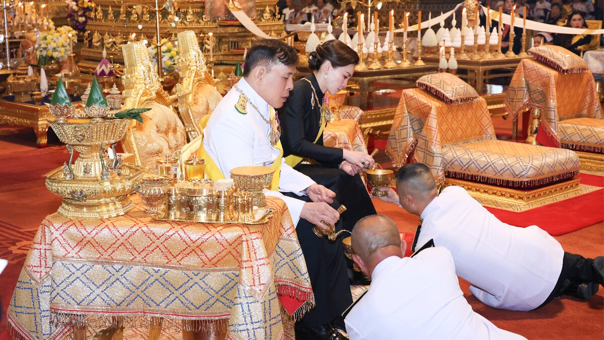 ในหลวง-พระราชินี ทรงบำเพ็ญพระราชกุศลทักษิณานุปทานในการพระราชพิธีฉัตรมงคล 2569