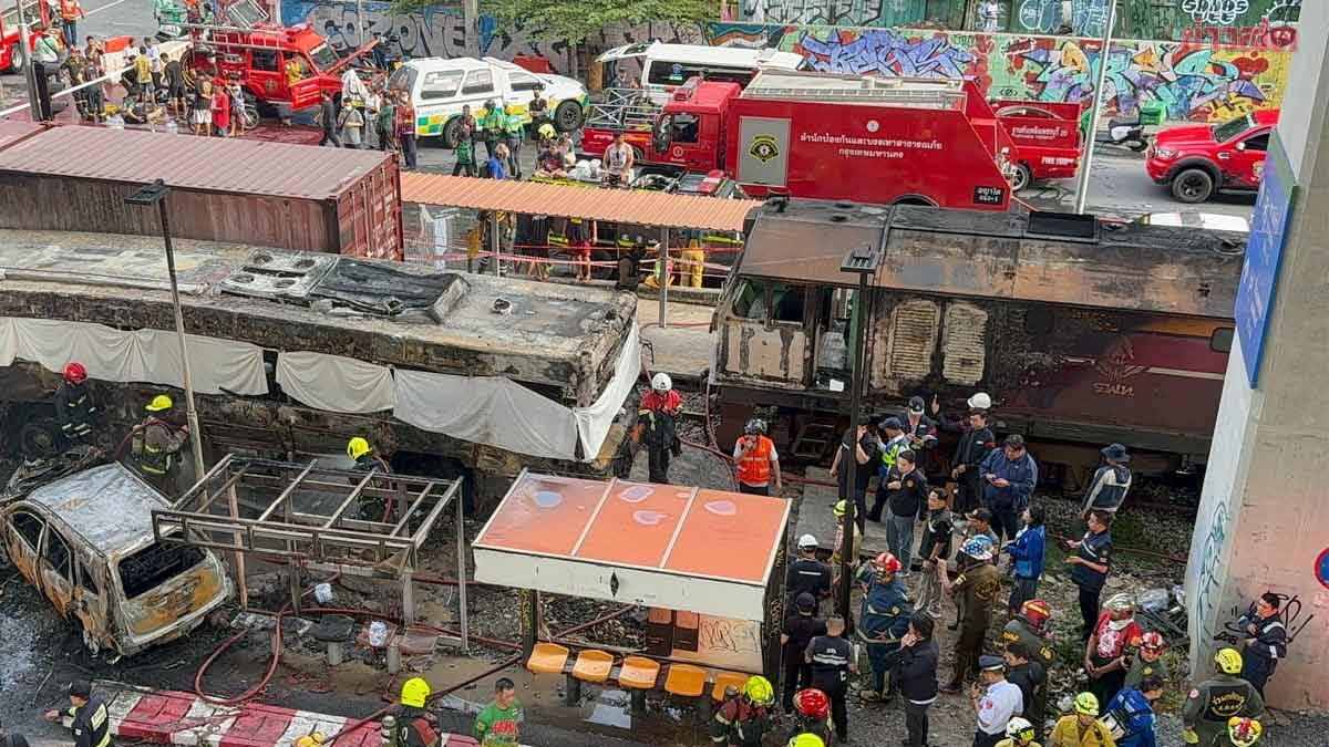 Transport Ministry Orders State Railway and Bangkok Mass Transit to Expedite Investigation into Train-Bus Collision; Full Compensation for Victims