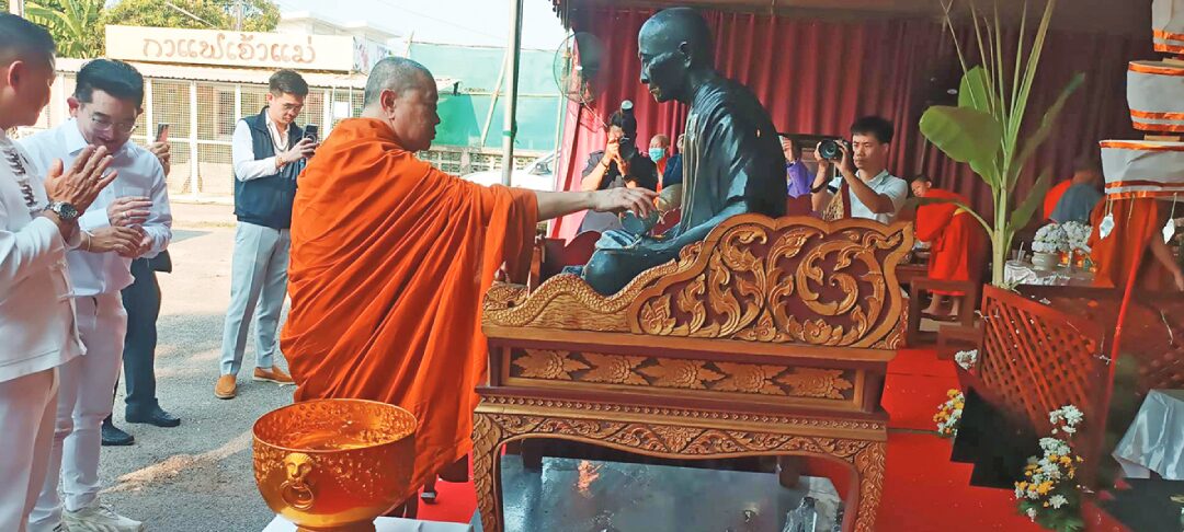 สดจากหน้าพระ