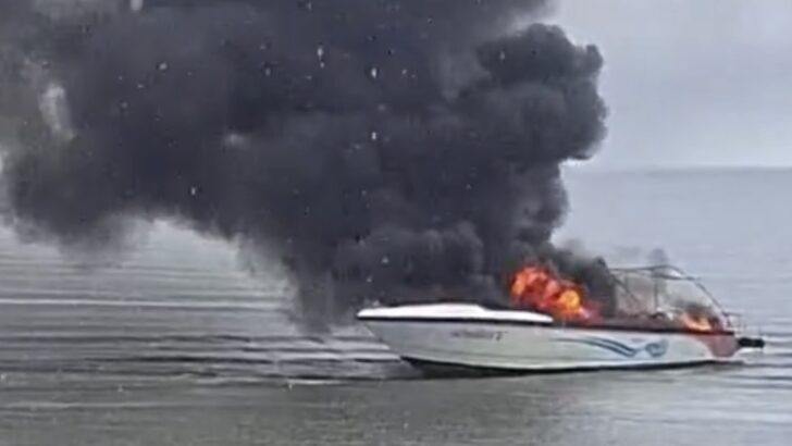 Speedboat catches fire in Prachuap Khiri Khan, driver injured