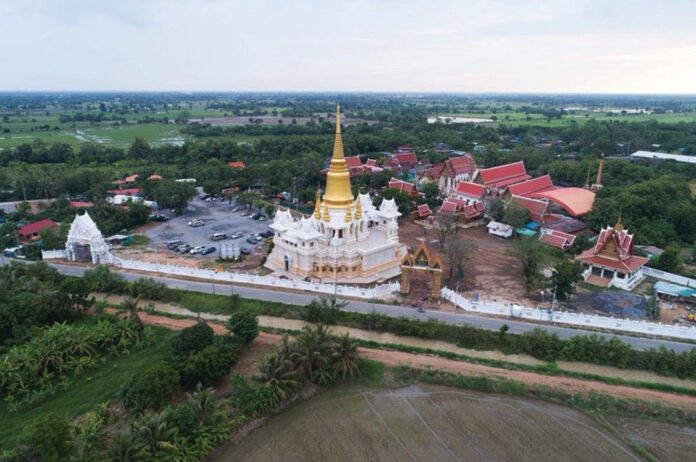 ข่าวสดพระเครื่อง - เหรียญฉลองสมณศักดิ์ หลวงพ่อรวย วัดตะโก