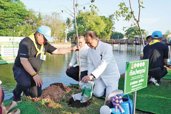 สดจากหน้าพระ - หิ้วตะกร้าศรัทธา-ตักบาตร สะพานบุญ รับอรุณสุโขทัย