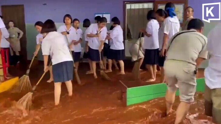 Flash floods hit Tak school after five days of rain