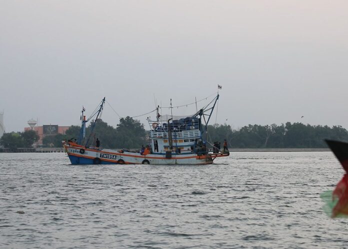 สดจากเยาวชน - ท่าฉลอม เมืองท่าที่ยังมีลมหายใจ