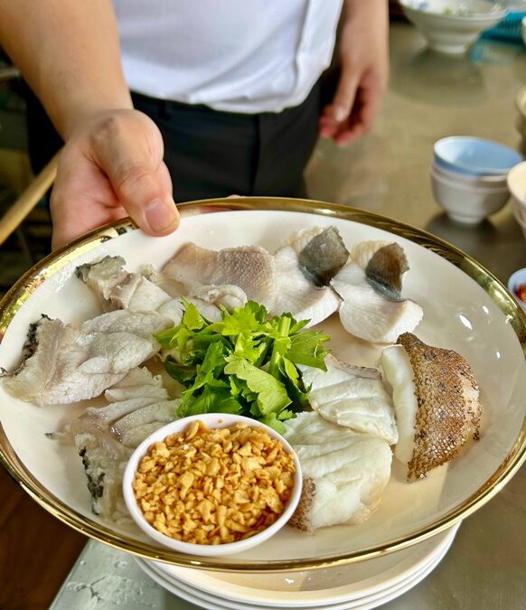 นายหน่องข้าวต้มปลา เครื่องแน่นสดเด้งฉ่ำ ซุปหอมอร่อยไม่คาว