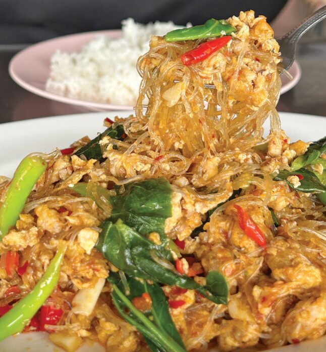 อ้วนผอมสเต๊กจานดาวเทียม ร้านคู่ตำนานตลาดสามย่าน