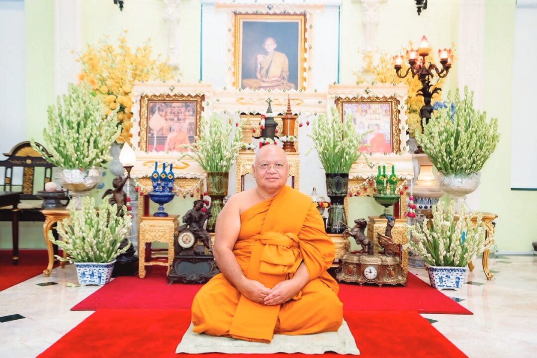สดจากหน้าพระ