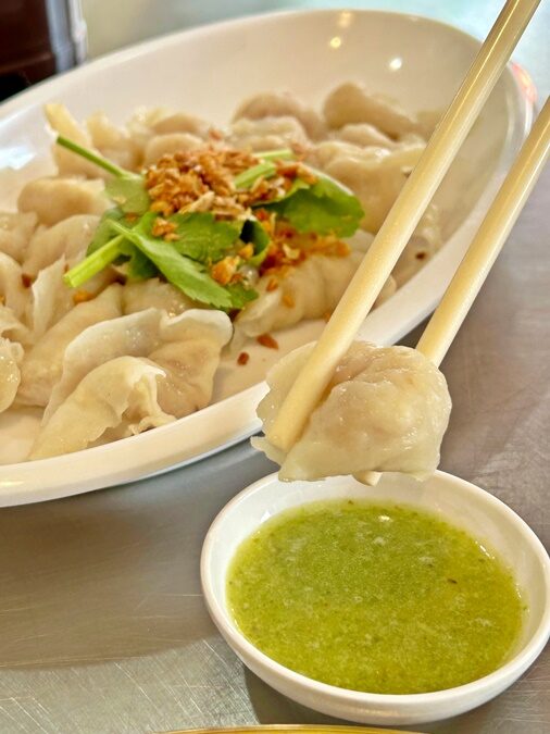 นายหน่องข้าวต้มปลา เครื่องแน่นสดเด้งฉ่ำ ซุปหอมอร่อยไม่คาว