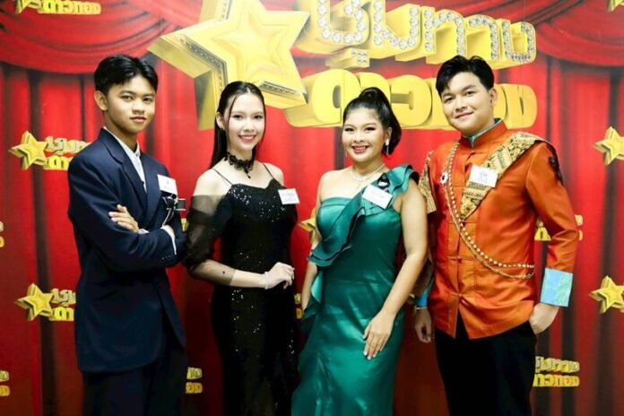 นก บริพันธ์ นำทัพความสนุก โอบะ-หลุยส์ ปล่อยมุกกระจาย เติมสีสันเวทีลูกทุ่ง
