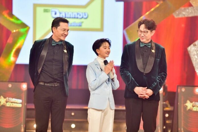 นก บริพันธ์ นำทัพความสนุก โอบะ-หลุยส์ ปล่อยมุกกระจาย เติมสีสันเวทีลูกทุ่ง