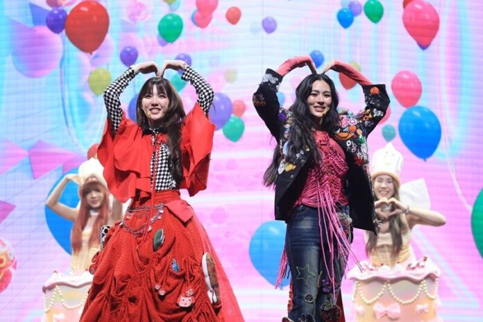 หลิง-ออม เสิร์ฟโมเมนต์สุดฟิน ฉลองวันเกิดสุดยิ่งใหญ่ แรงติดเทรนด์อันดับ 1