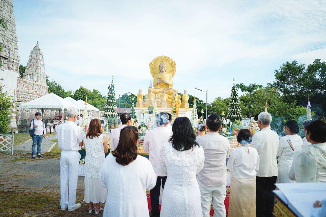 สดจากหน้าพระ