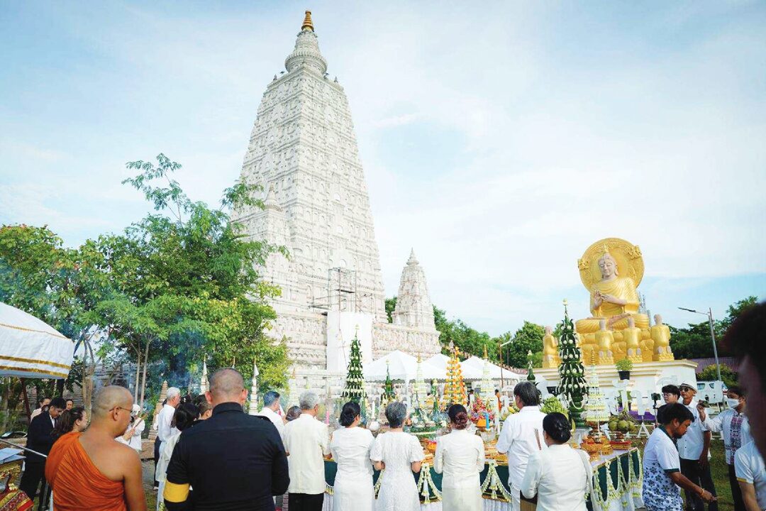สดจากหน้าพระ