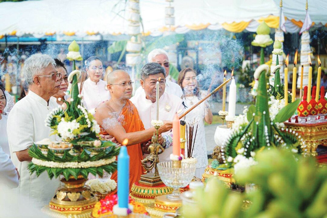 สดจากหน้าพระ