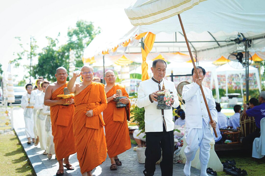 สดจากหน้าพระ