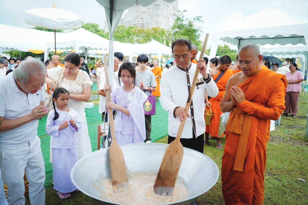 สดจากหน้าพระ