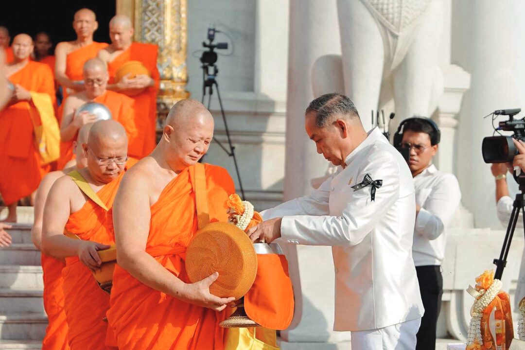 สดจากหน้าพระ