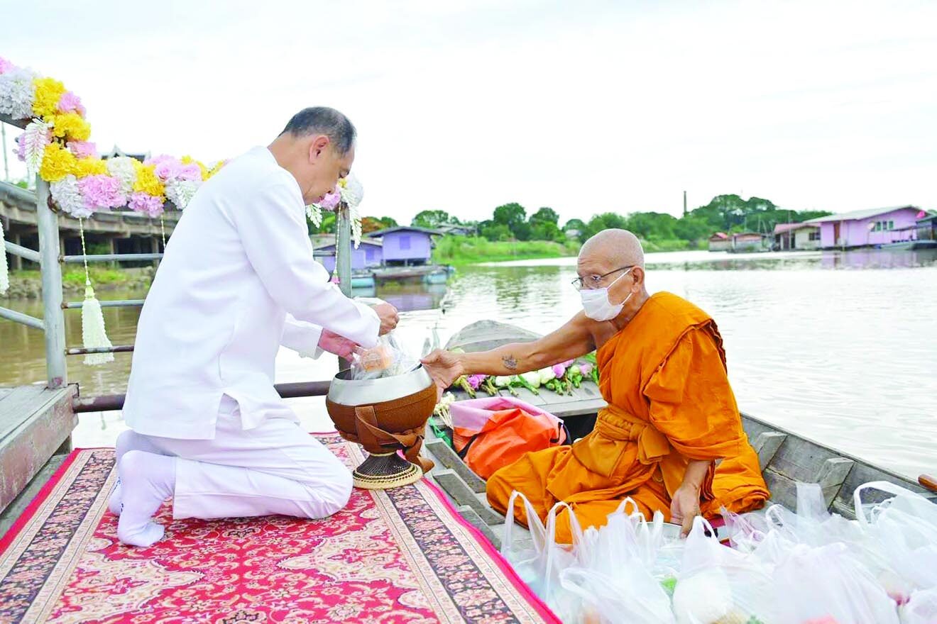 สดจากหน้าพระ